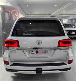 تۆیۆتا لاند کروزەر